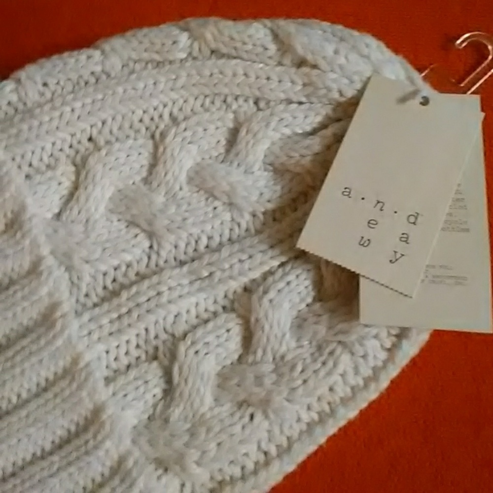 Woman's Hat - Picture 3 of 3